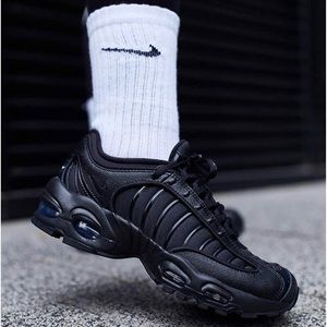 Nike Air Max Tailwind IV unisex 
6Y wears like a 7us